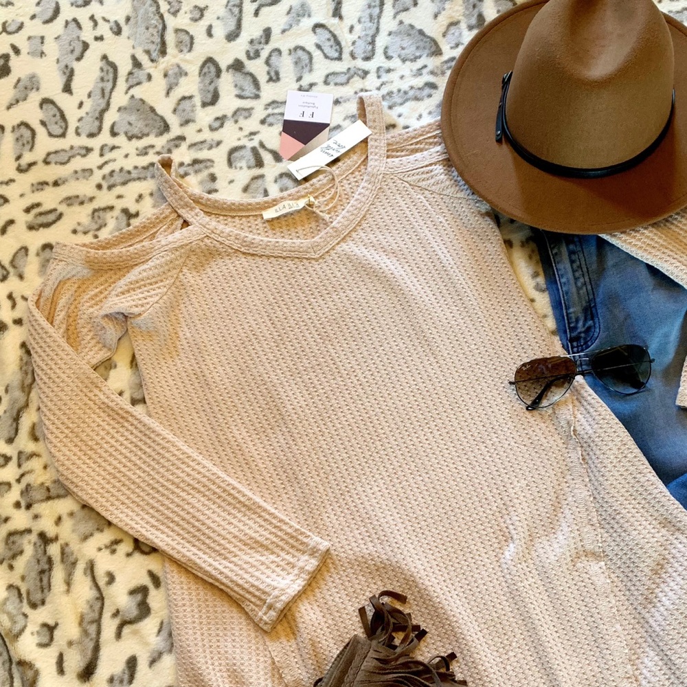 Boho Knit Cold Shoulder Henley Top Sweater - Picture 4 of 5